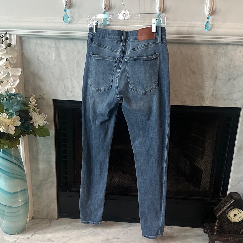 Lucky Brand Skinny Jeans in Medium Blue Wash